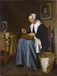Une vieille femme assise cousant